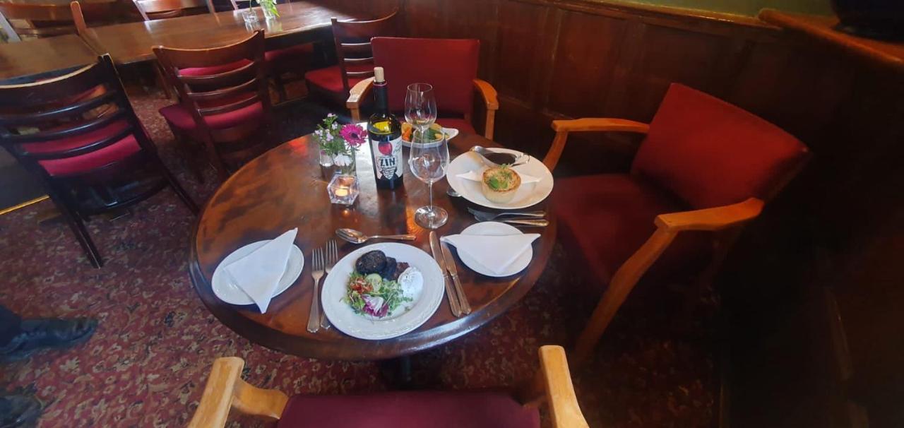 Kings Arms Hotel แซนด์วิช ภายนอก รูปภาพ