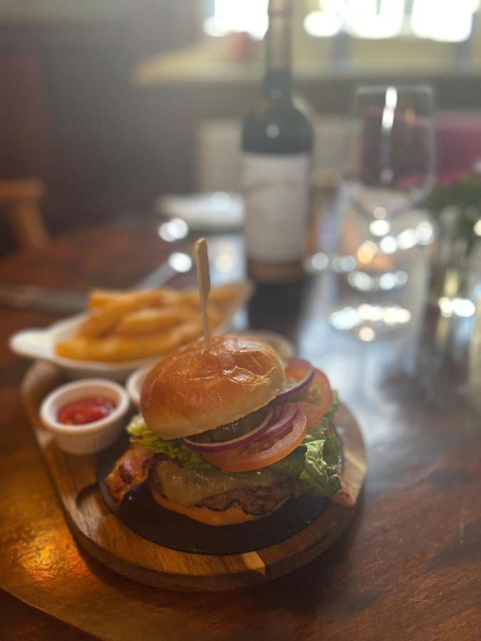 Kings Arms Hotel แซนด์วิช ภายนอก รูปภาพ