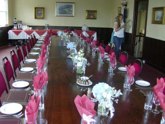 Kings Arms Hotel แซนด์วิช ภายนอก รูปภาพ